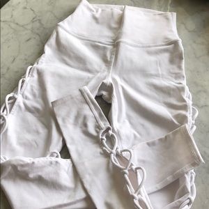 EUC XS White Alo Yoga